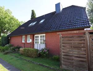 Solides Zweifamilienhaus (1995) in Meiendorf (Einfamilienhaus mgl.)