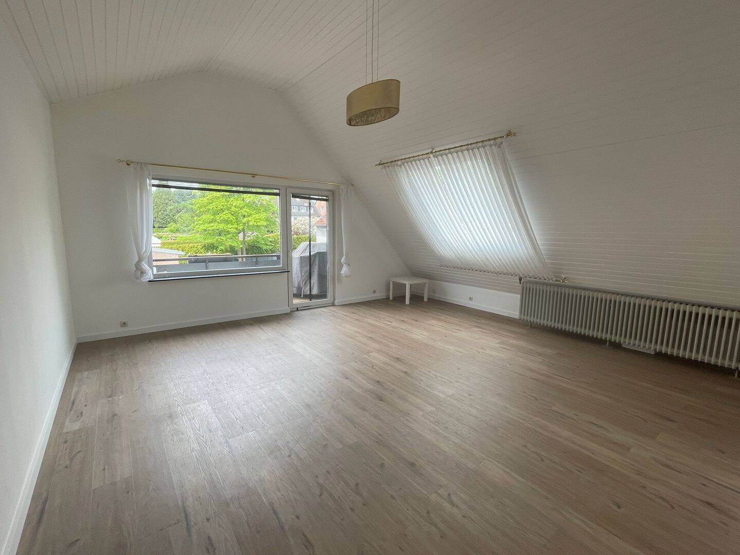 Schöne 3,5-Zimmer-DG-Wohnung mit gehobener Innenausstattung und Balkon – Essen – Vorschaubild 3