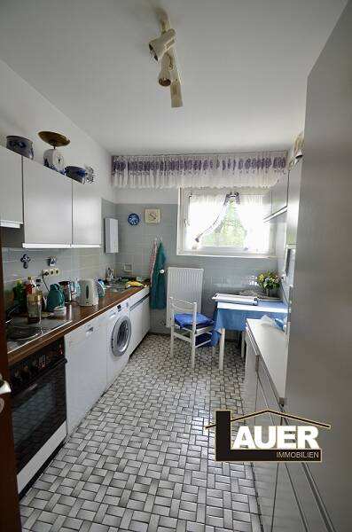 Großzügiges freistehendes Dreifamilienhaus mit zwei Garagen und Garten. – Saarbrücken – Vorschaubild 6