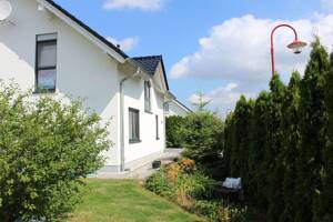 Einziehen und wohlfühlen leicht gemacht: Attraktives und sehr gepflegtes Einfamilienhaus mit Doppelgarage, EBK, Kamin und Solarthermie – 4178 Leipzig – Vorschaubild 5