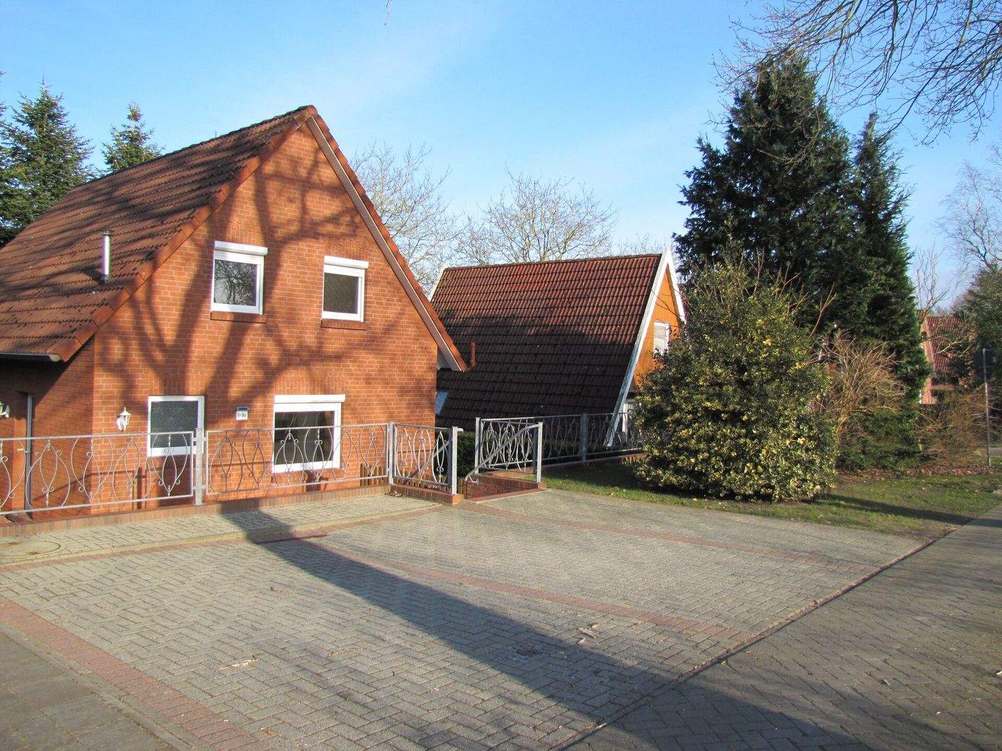 Ferienhaus mit zwei Einheiten am Badesee Tannenhausen – Aurich – Bild 1 von 9