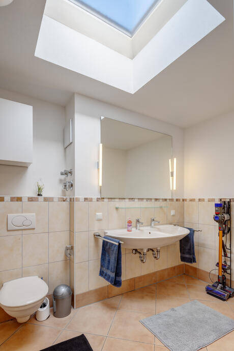 Möbliert: Großzügige Dachterrassenwohnung in Neuhausen – München – Vorschaubild 9