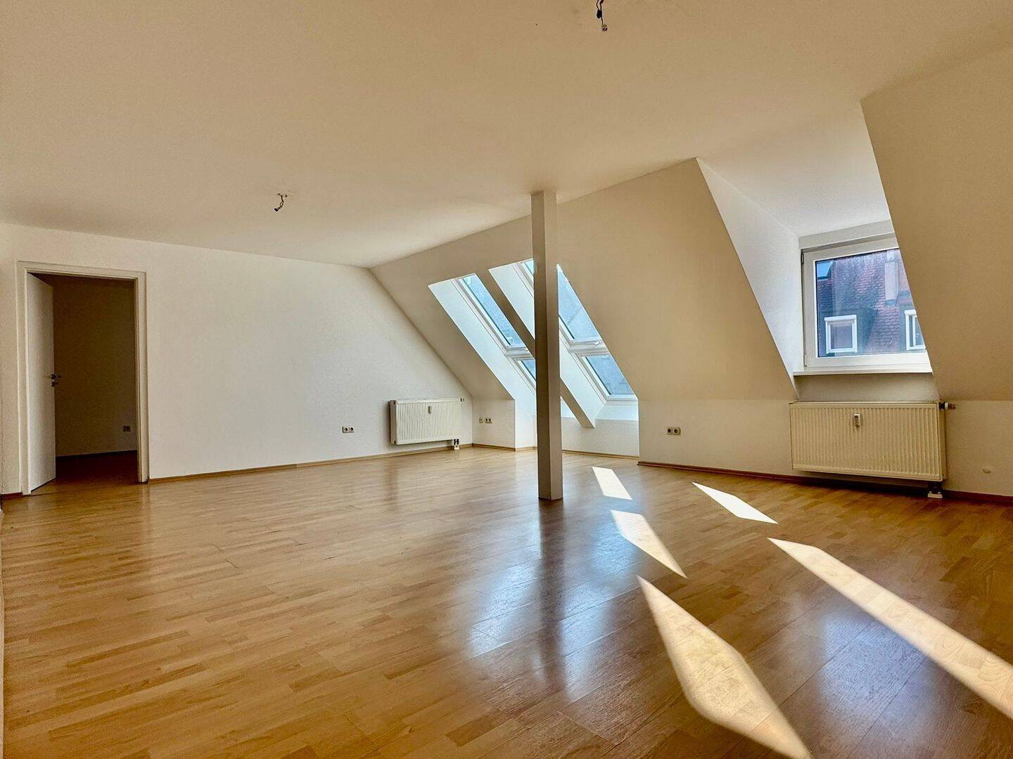 Lichtdurchflutetes Dachstudio am Rennweg – Nürnberg – Vorschaubild 3
