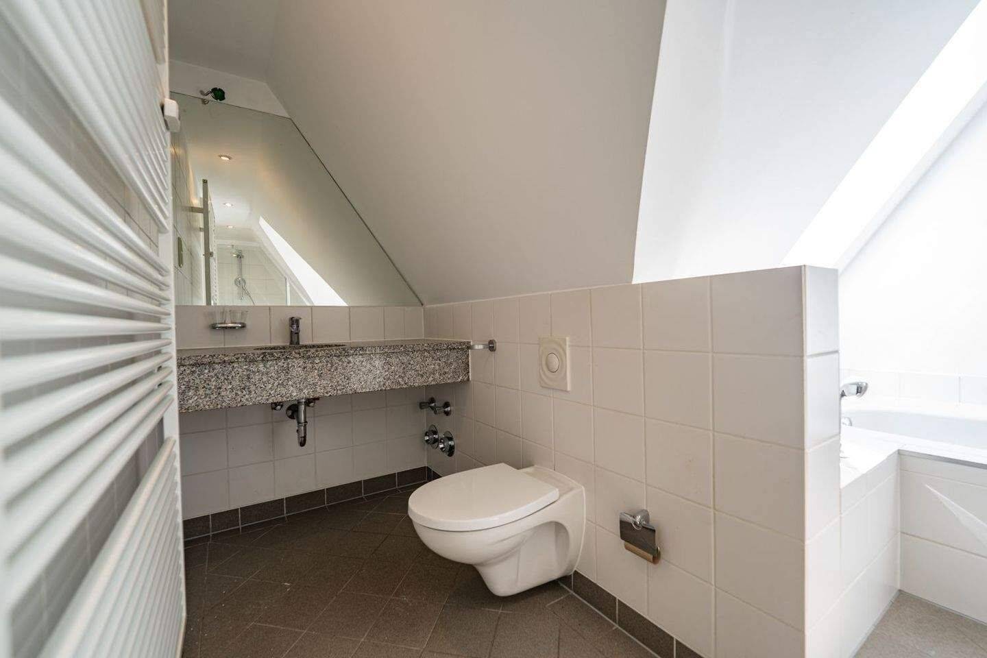 2-Zimmer Dachgeschoss-Wohnung mit Aufzug und Sonnen-Dachterrasse – Berlin – Vorschaubild 5