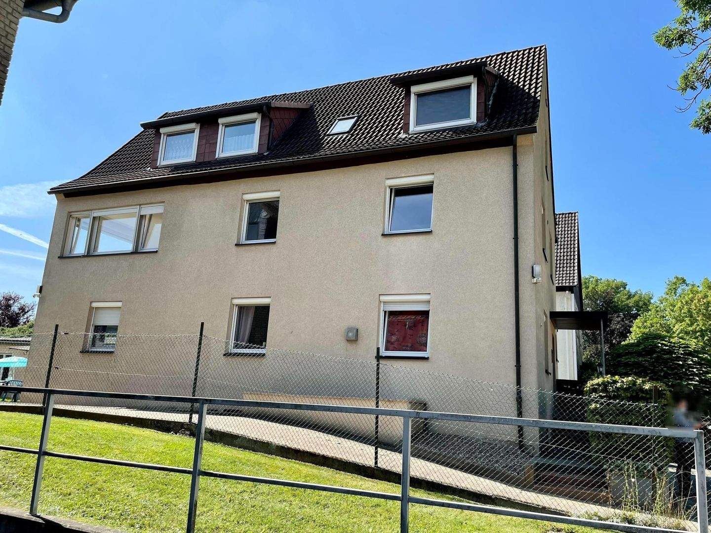 Charmantes 3-Familienhaus mit viel Platz für Ihre Ideen – Holzminden – Vorschaubild 4