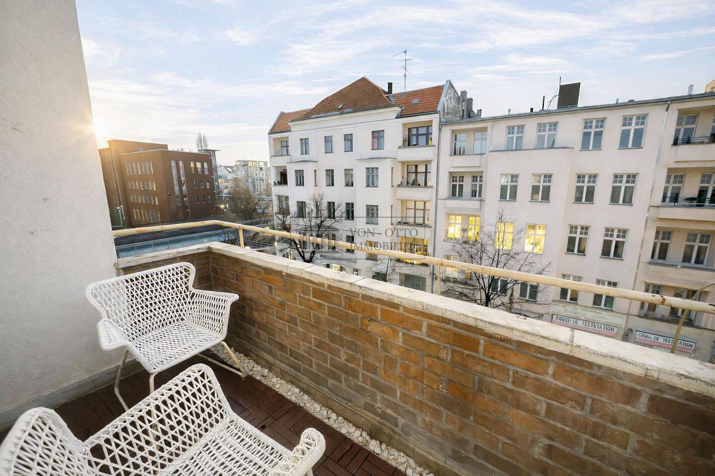 Bezugsfreier Pärchentraum mit sonnigem Balkon