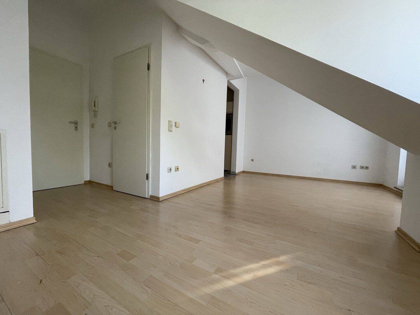 1 ZKB 24 qm *Balkon*Fußbodenheizung*EBK*TG* – Ingolstadt – Vorschaubild 5