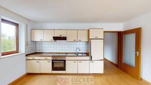 Licht. Raum. Südbalkon. 2 Zimmer DG Wohnung mit Einbauküche ++Decker Immobilien++ – 84478 Waldkraiburg – Vorschaubild 4