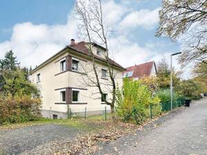 Charmante Erdgeschosswohnung mit kleinem Wintergarten und eigenem Gartenteil