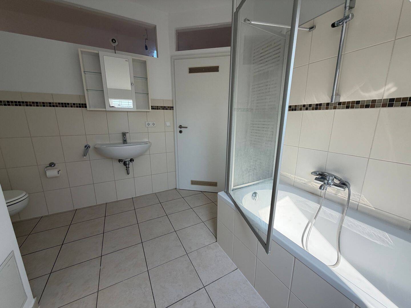 Provisionsfrei: Schöne 3-Zimmer-Dachgeschosswohnung in Gostenhof – Nürnberg – Vorschaubild 7