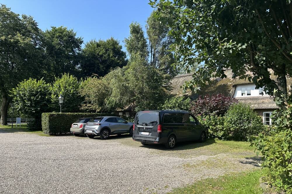 Kapitalanlage: Großes Reetdachanwesen mit 2 Wohnungen und Praxisräumen – Risum-Lindholm – Vorschaubild 7