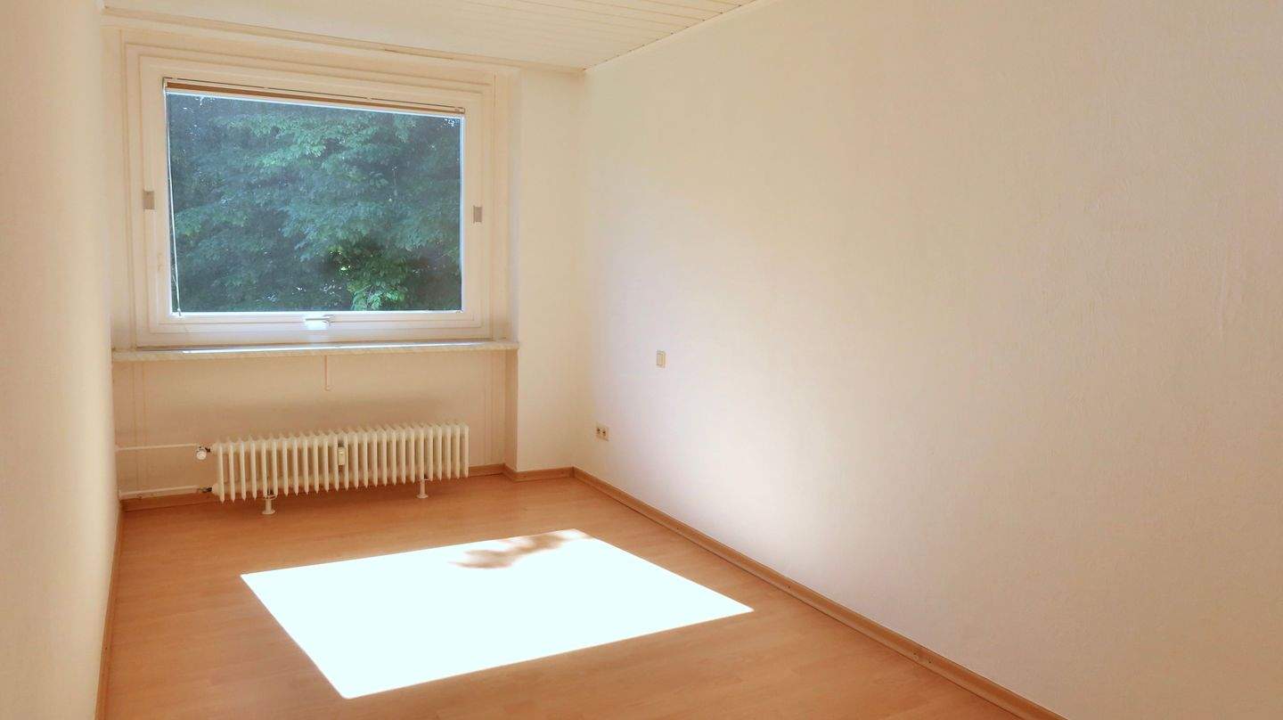 Wohnen wie im Urlaub - mit ganzjährigem Pool, Garage & großzügiger Loggia in Hannover-Misburg – Hannover – Vorschaubild 7