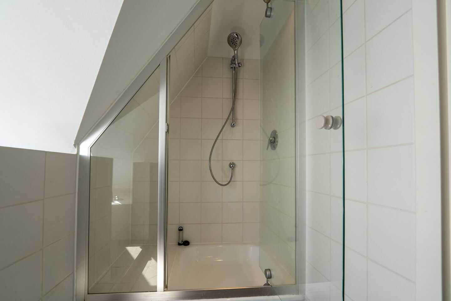 2-Zimmer Altbau Wohnung // Dachterrasse // Aufzug – Berlin – Vorschaubild 7