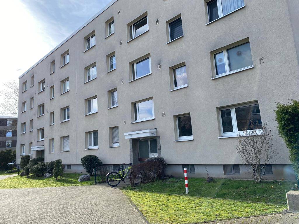 Kapitalanlage: gut vermietete 3 Zimmer Wohnung mit Balkon im Erdgeschoß - SOMMERAKTION – Düsseldorf – Bild 1 von 2