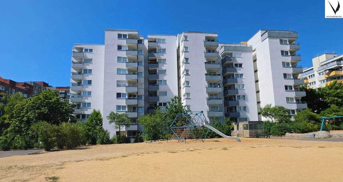 Ankommen. Durchatmen. Zuhause sein. Stilvolle 3-Zimmer-Wohnung mit zwei Balkonen und traumhaftem Fernblick – 97084 Würzburg – Bild 1 von 9