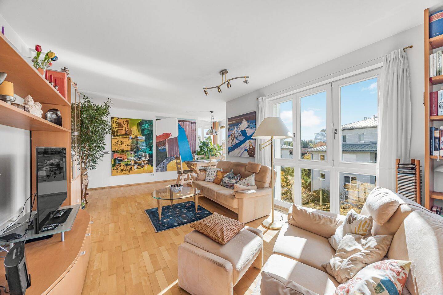 Lichtdurchflutete 3-Zimmer-Wohnung mit Balkon und Tiefgaragenstellplatz – München – Vorschaubild 3