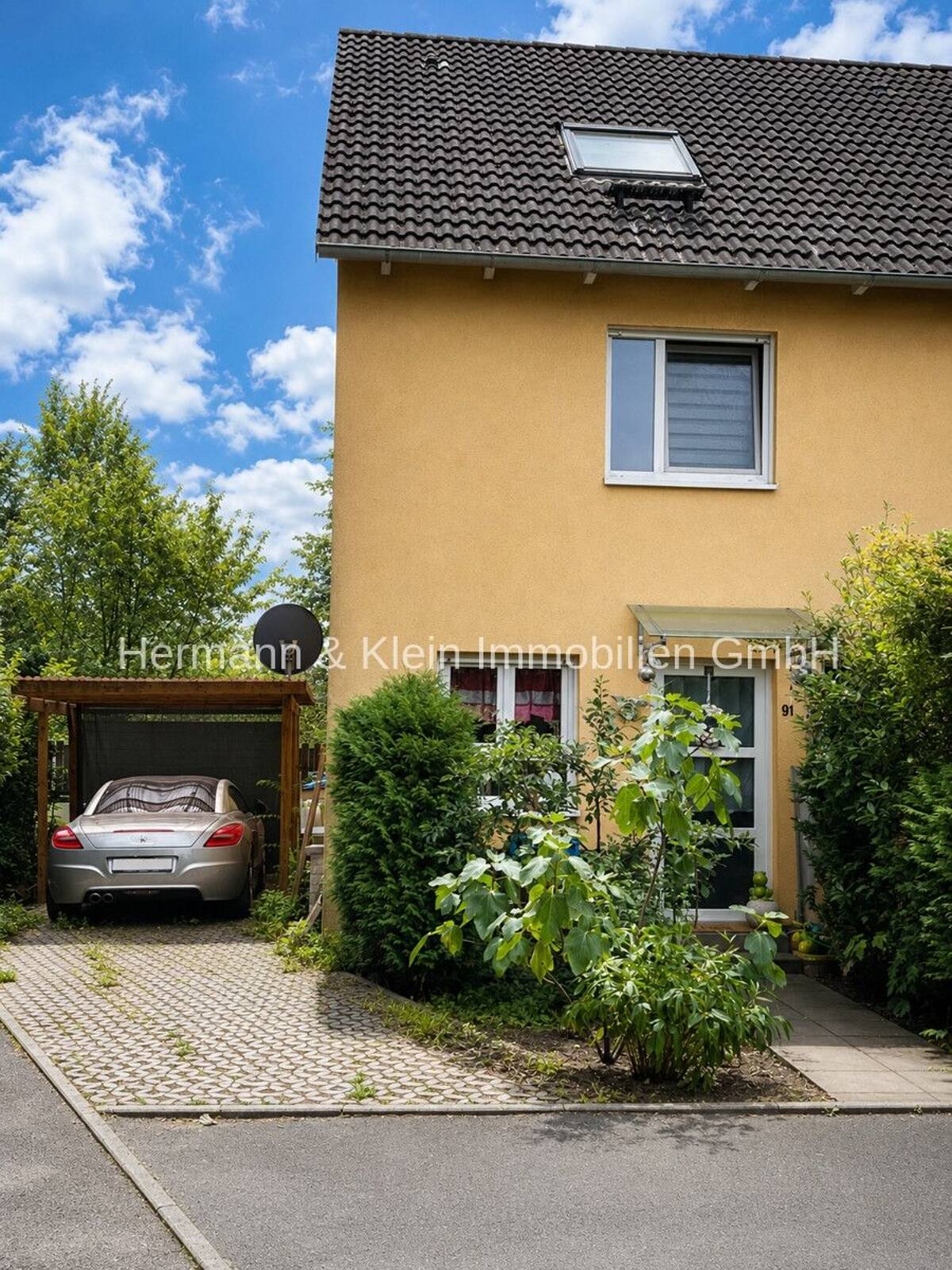 Familienglück am Niedwald - Großzügiges Reihenendhaus mit Garten, Pool und Sauna in Frankfurt-Nied – 65934 Frankfurt am Main – Bild 1 von 9
