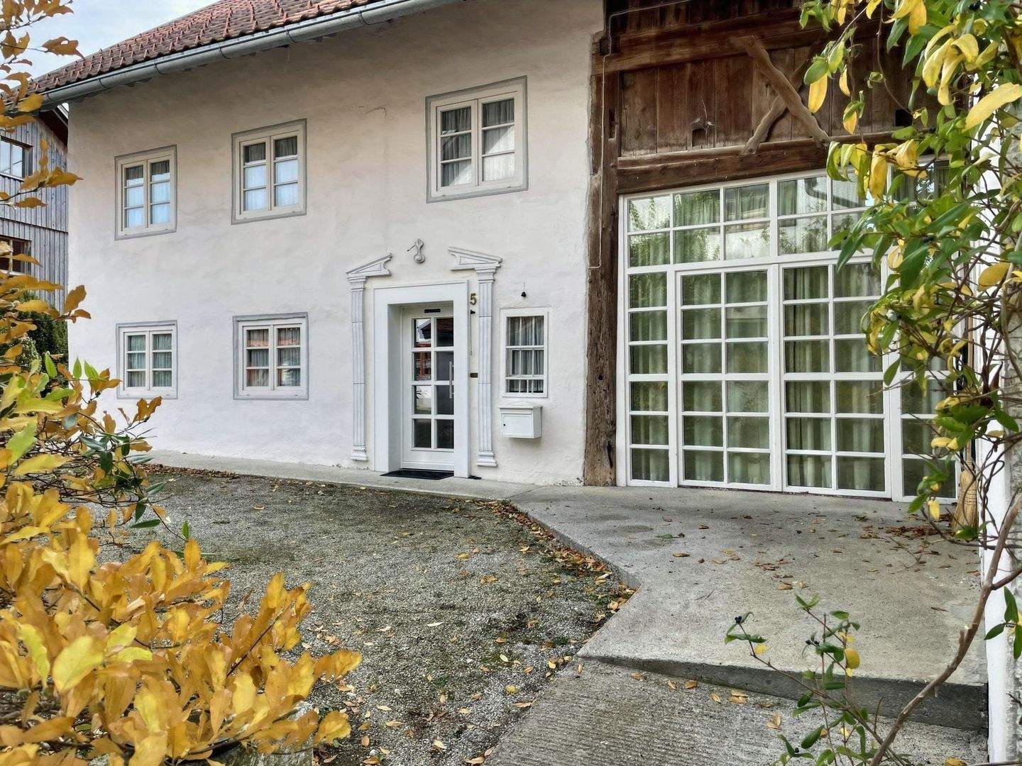 Seltene Gelegenheit - stilvoll saniertes Bauernhaus mitten im Ostallgäu – Unterthingau – Bild 1 von 9