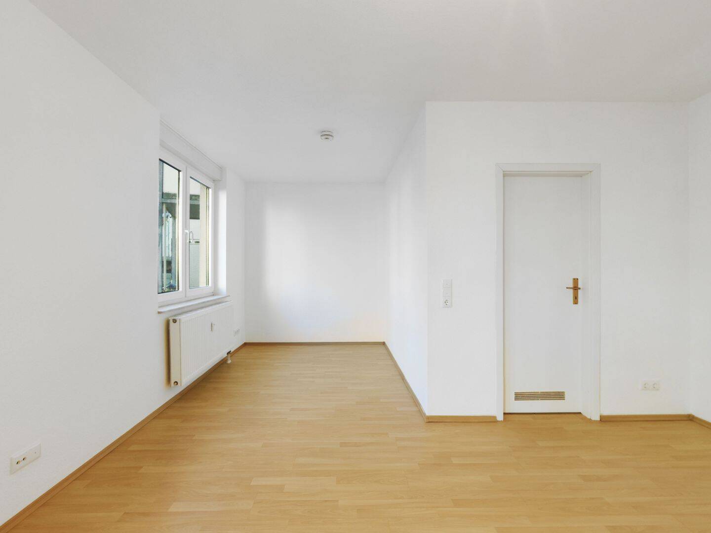 Attraktives Studio Apartment in Karlshorst: bezugsfrei, frisch renoviert und mit Balkon – Berlin – Vorschaubild 2