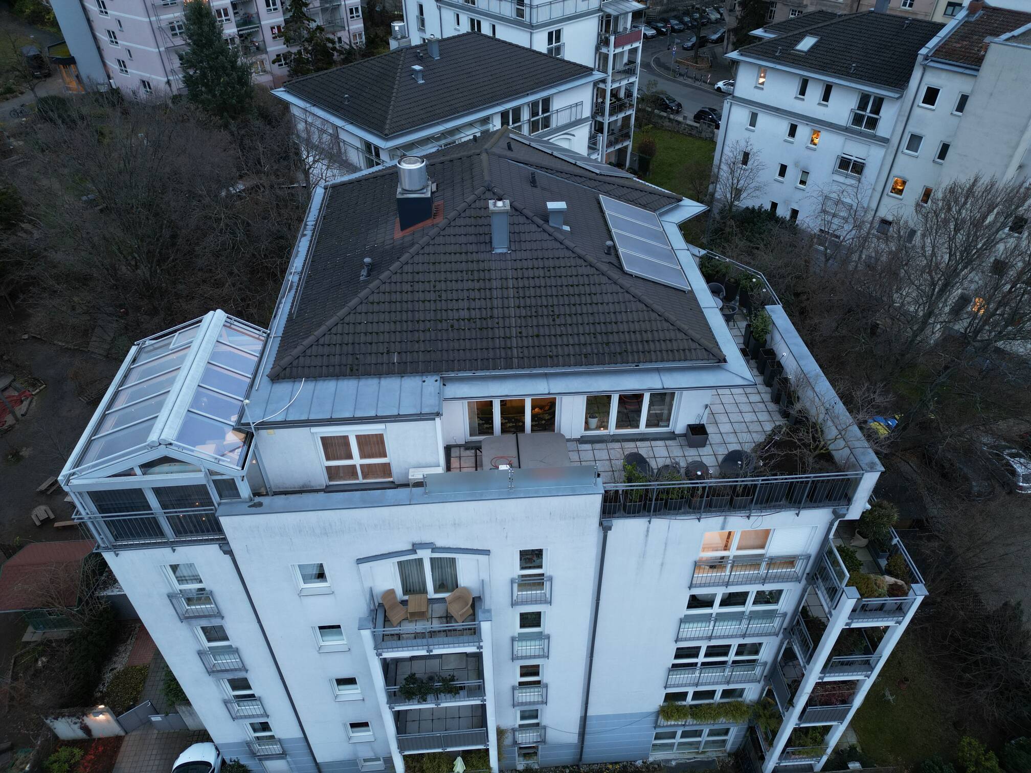 Lichtdurchflutete echte Penthousewohnung mit Panoramablick – Nürnberg – Vorschaubild 2