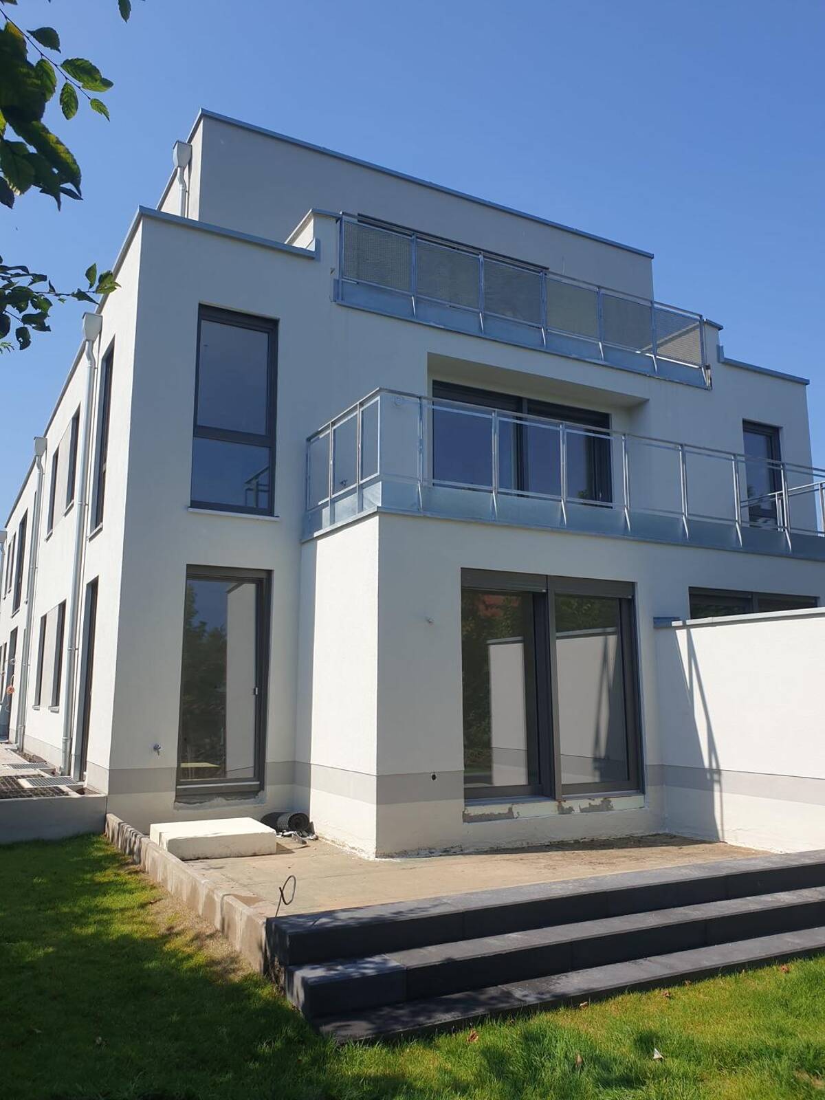 NEUBAU - TOP LAGE: Hochwertige 2-Zimmer Wohnung mit Terrasse u. Garten! - Provisionsfrei - – 53227 Bonn – Bild 1 von 9