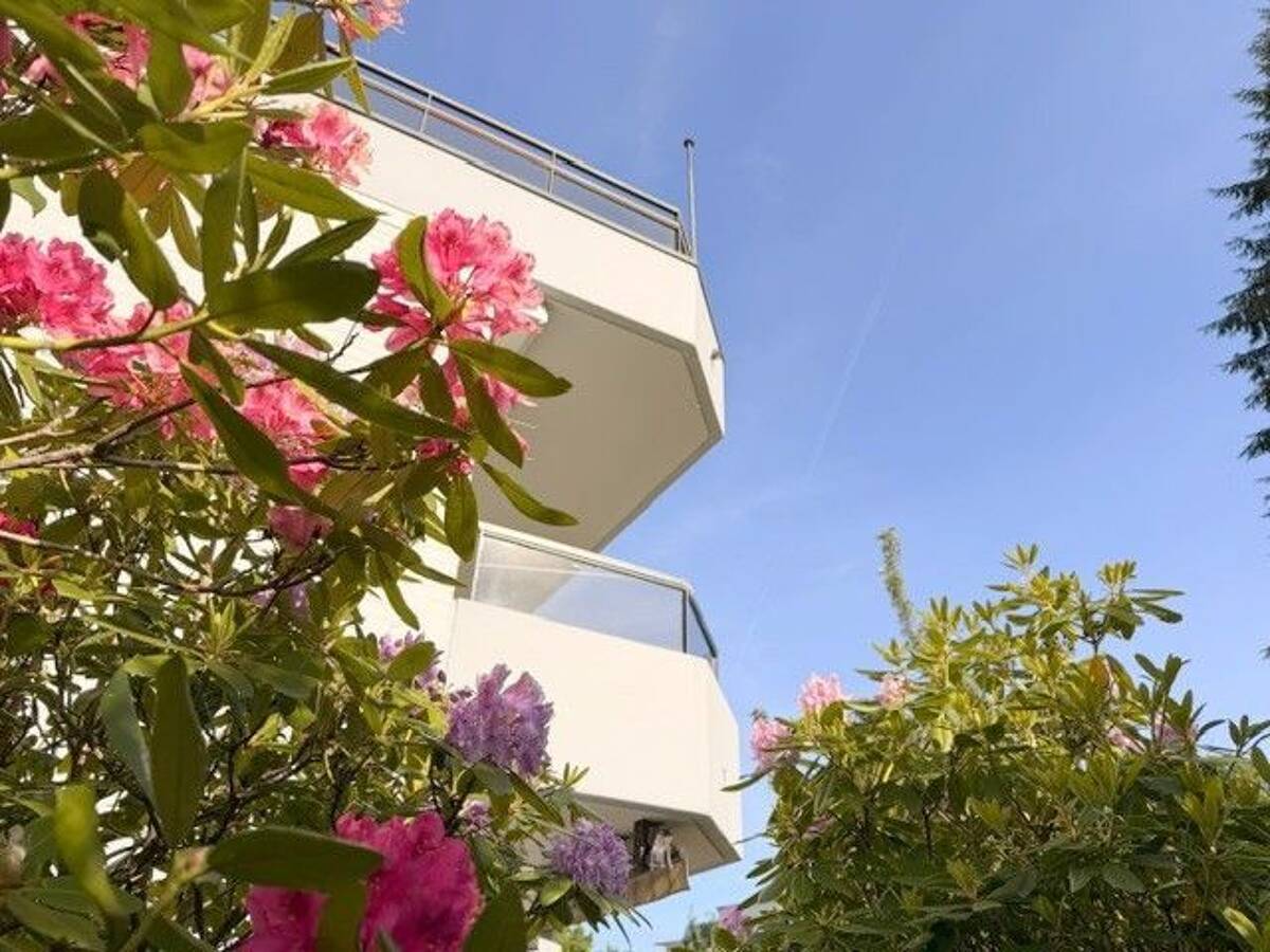 Sonniges Juwel in Blankenese: Gepflegte 3-Zimmer-Wohnung mit Süd-Balkon und Tiefgarage – 22587 Hamburg – Bild 1 von 9