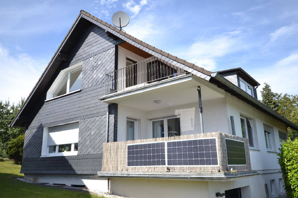 Gepflegtes EFH, Einliegerwohnung möglich, großzügiges Grundstück – Wipperfürth – Bild 1 von 9