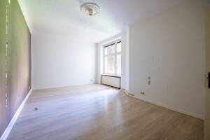 Bezugsfrei: Großzügige 1-Zimmer-Altbauwohnung mit Parkett & Stuck im ruhigen Hinterhaus – 13353 Berlin – Vorschaubild 2