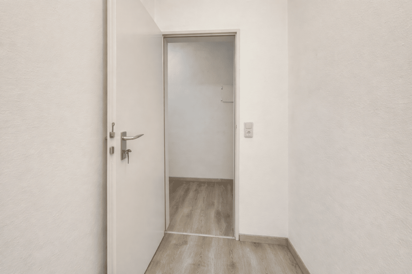 Komfortable 2-Zimmer-Wohnung mit Aufzug, Loggia und Tiefgaragenstellplatz – Nürnberg – Vorschaubild 6