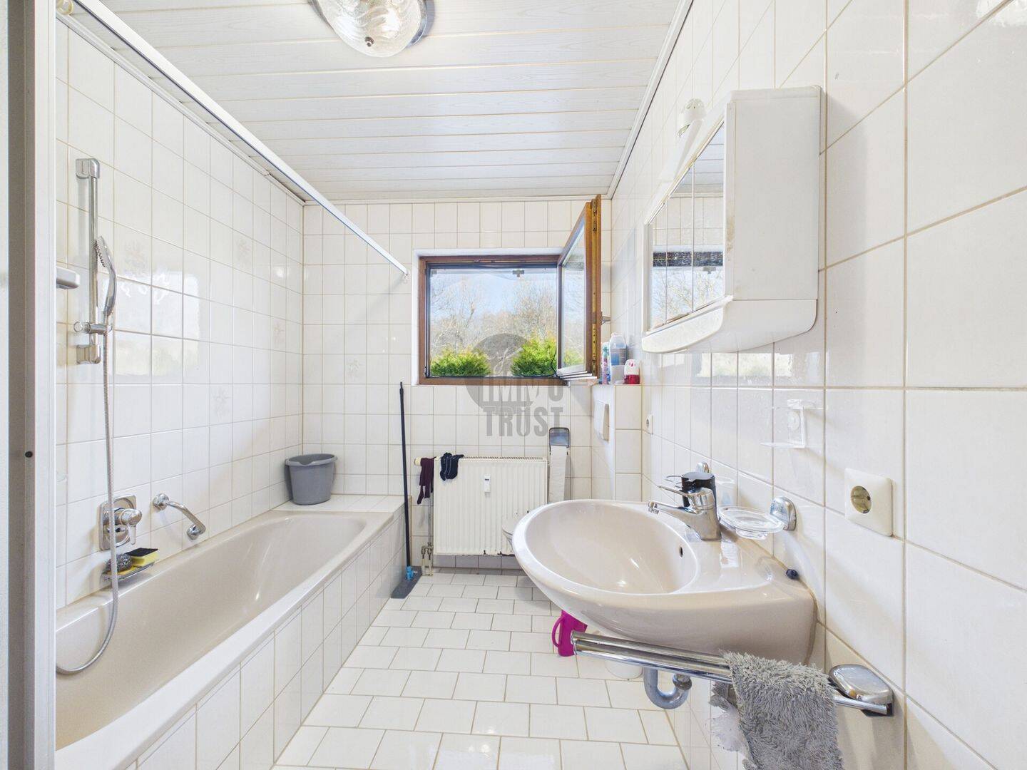 DREIFAMILIENHAUS MIT TEILUNGSERKLÄRUNG - CA. 5 % SOLLRENDITE & 3 GARAGEN! – Straubenhardt – Vorschaubild 5