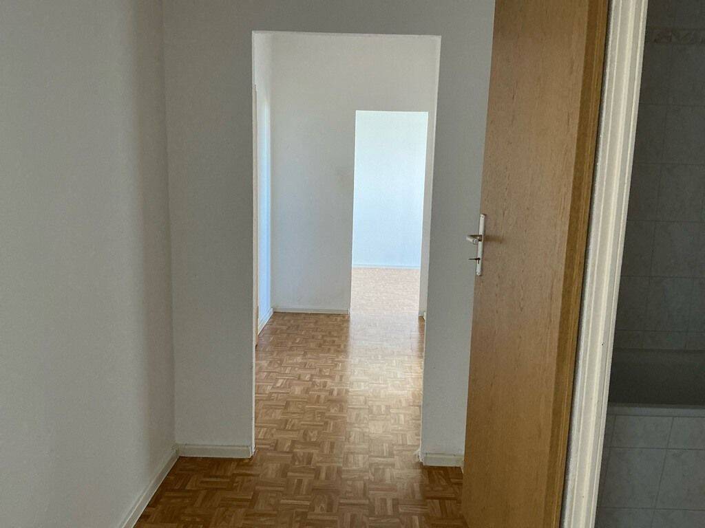 2-Zimmerwohnung mit großer Küche, Abstellraum und Aufzug