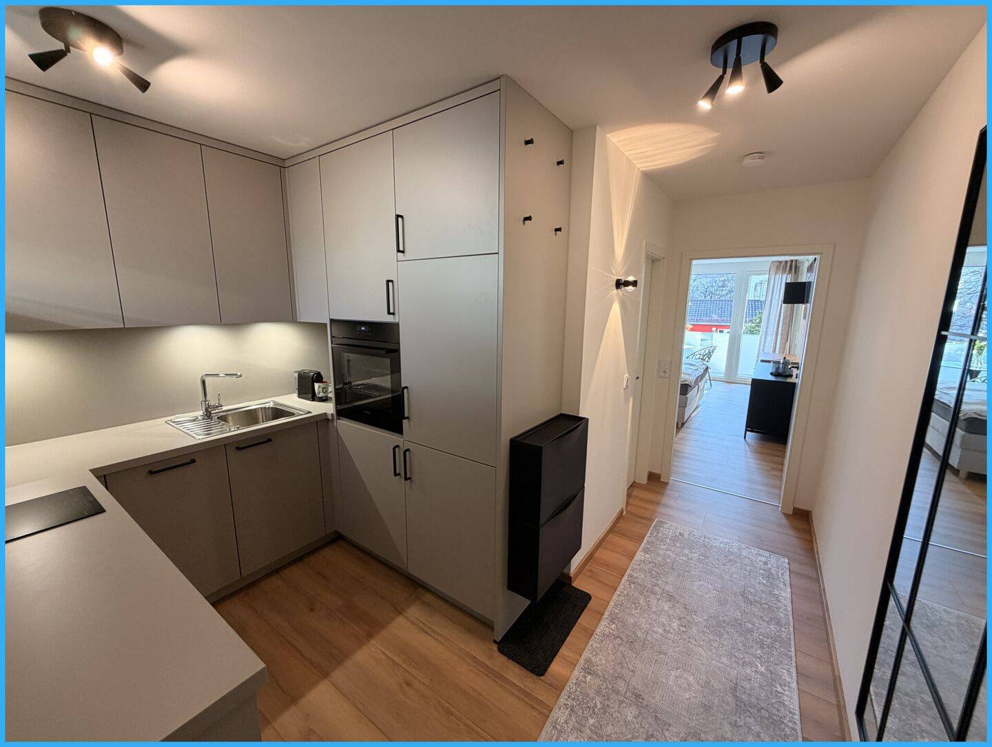 Luxuriöses, neu möbliertes Appartement - direkt bei der BMW FIZ-Windkanal - großer Balkon