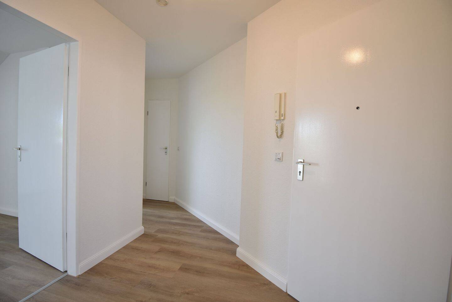 WBS erforderlich! Renovierte 3-Zimmer-Altbau-Whg mit Balkon – Krefeld – Vorschaubild 2