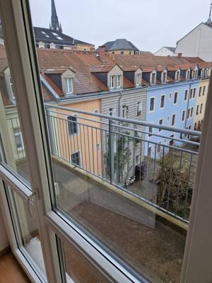 Schöne Maisonettewohnung/ 2Raum, Bad Küche mit Fenster/ Balkon und Dachterrasse – 1099 Dresden – Vorschaubild 4