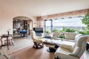 Ippendorf: Wohnung mit Westbalkon, Fernsicht und Garage.