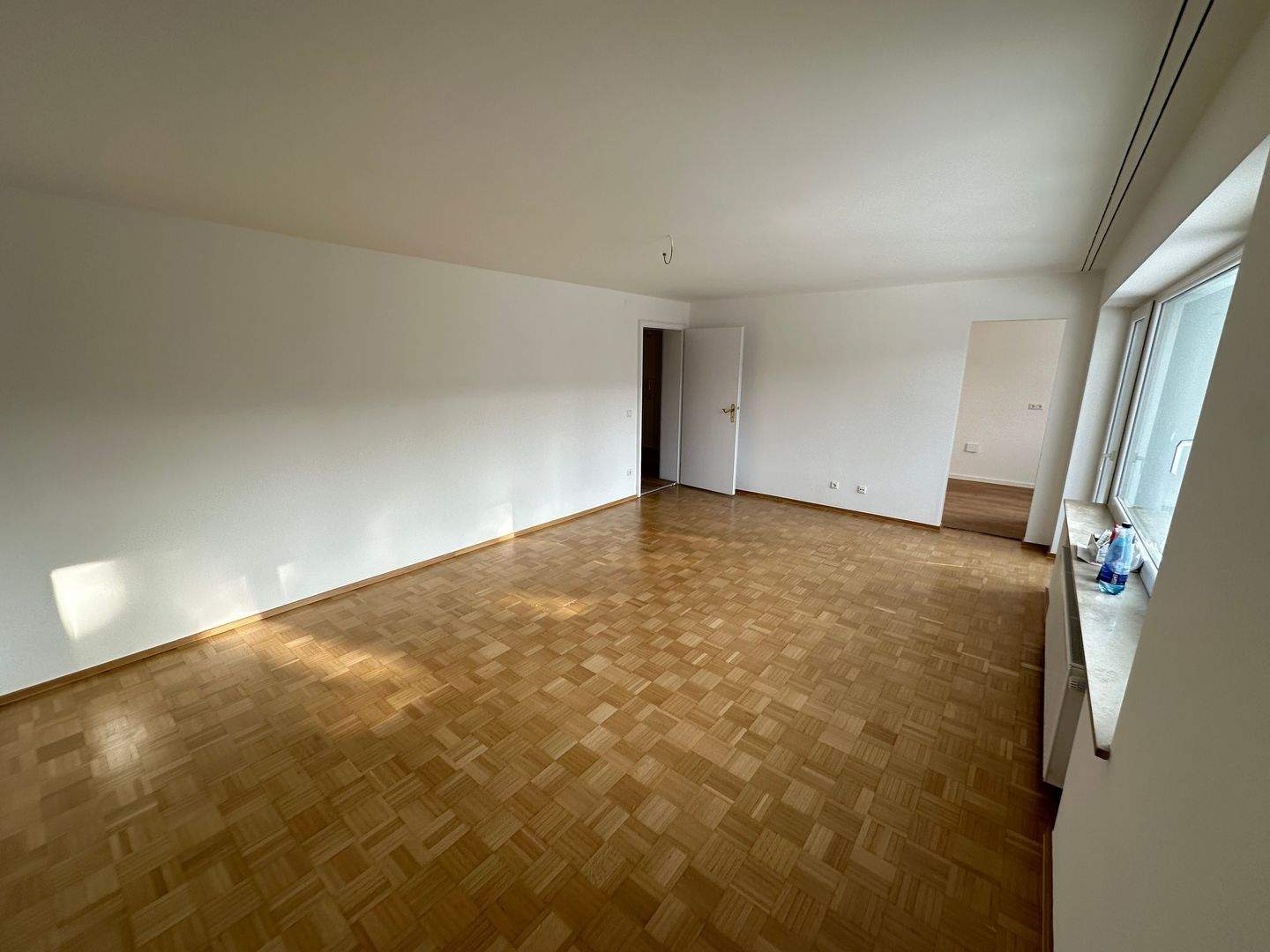 Kernsanierte 3 Zimmerwohnung mit Balkon - Blick ins Grüne – München – Vorschaubild 4