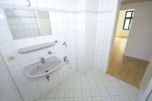 Grüner Ausblick inklusive - Charmante 2-Zhg. mit Balkon mit Denkmalschutz im Leipziger Osten! – 4315 Leipzig – Vorschaubild 6
