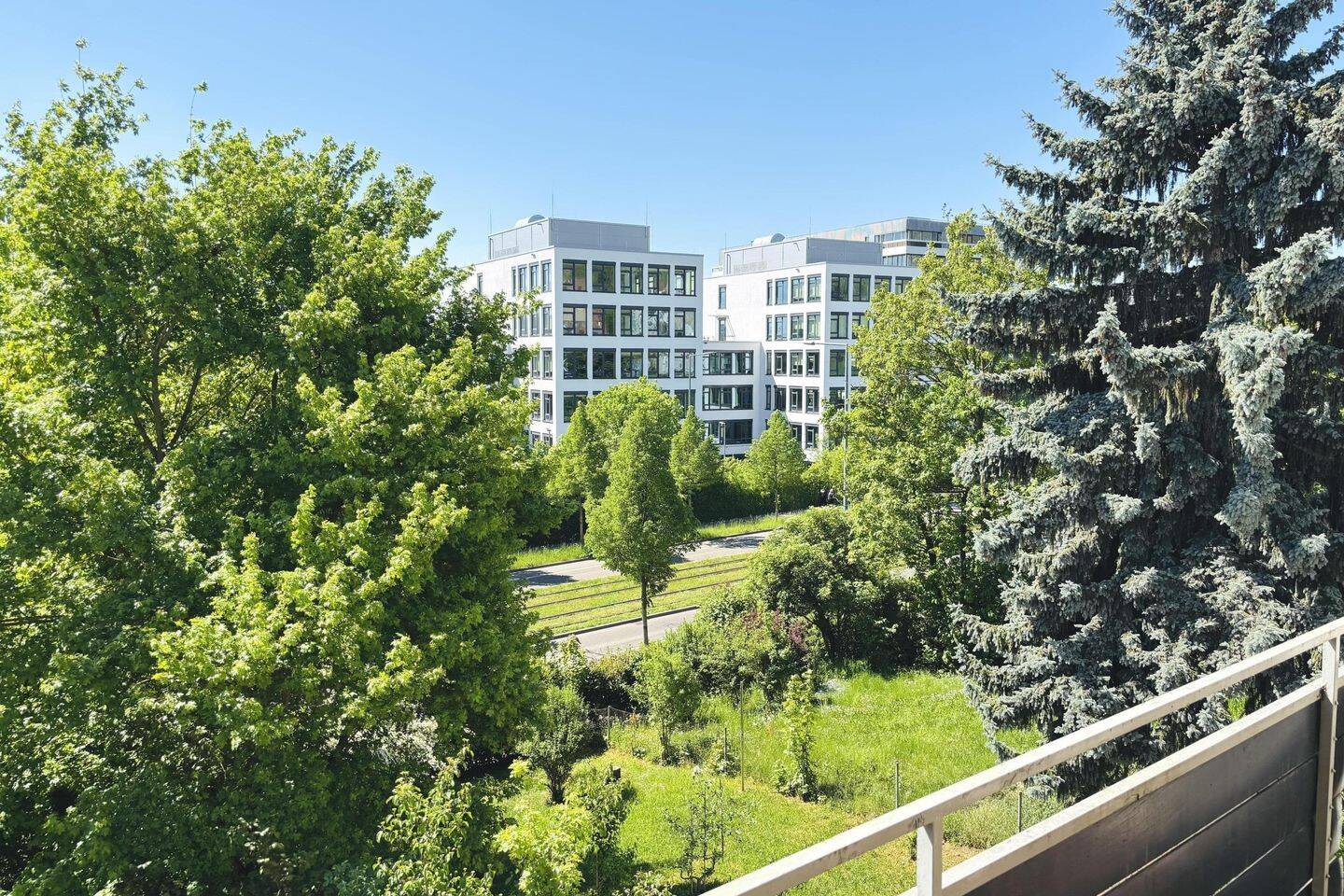Freie 2-Zimmer-Wohnung mit Balkon und Garage in Bad Cannstatt – Stuttgart – Vorschaubild 5
