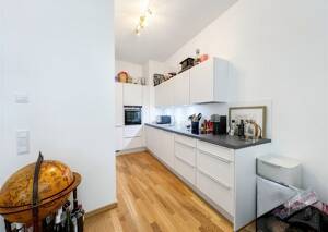 Exklusives Wohnen im Grünen: 2-Zimmer-Wohnung mit eigener Terrasse im Herzen von München-Lehel – 80538 München – Vorschaubild 4