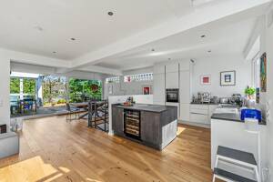 Loftgefühl auf zwei Ebenen - Außergewöhnliche 5-Zimmer-Maisonette-Wohnung in München-Obermenzing – 81247 München – Vorschaubild 8