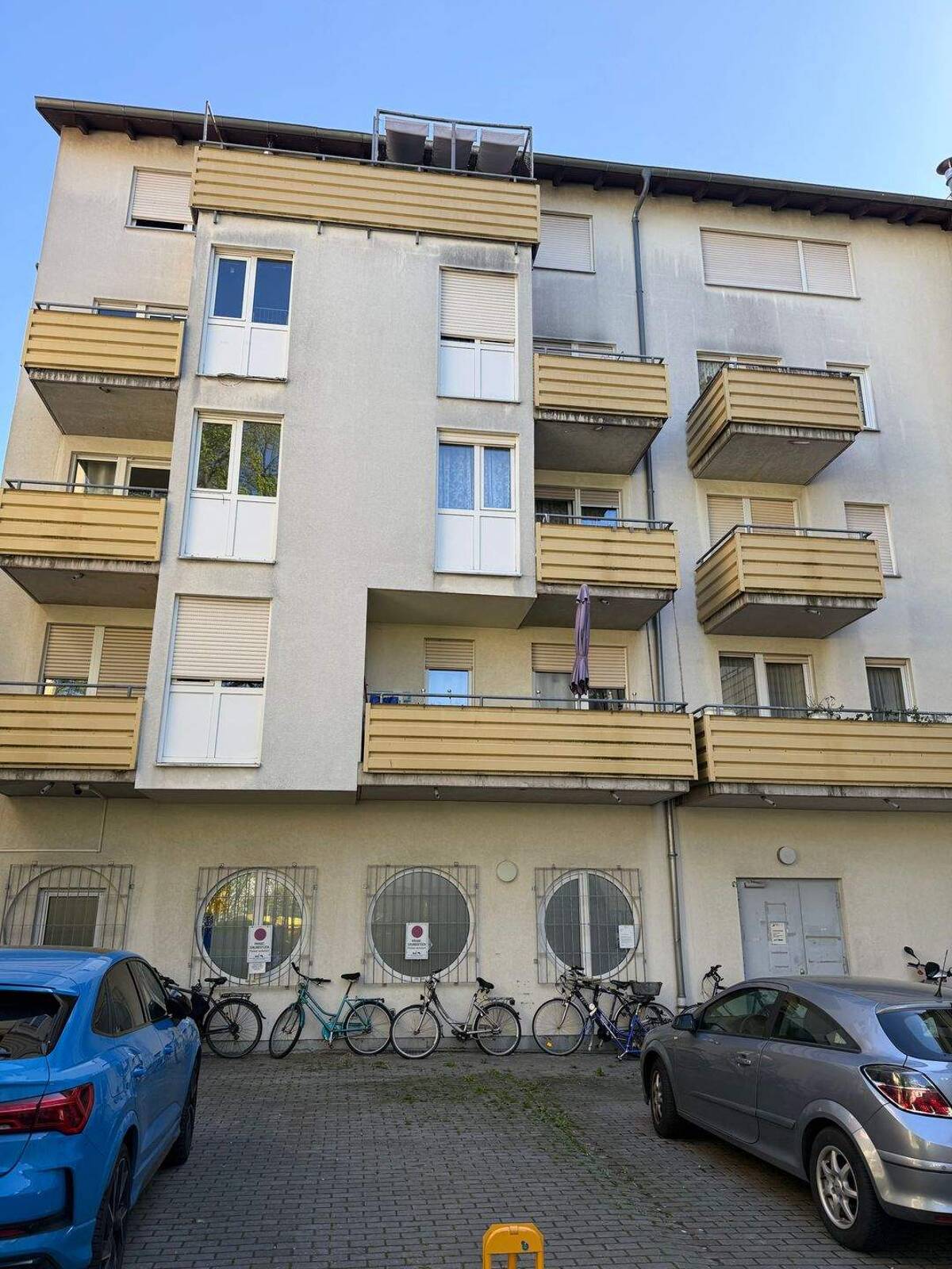 Erstbezug nach Renovierung! Großzügige 1 Zimmer Wohnung zu verkaufen, Erstbezug nach Renovierung – 90765 Fürth – Bild 1 von 9