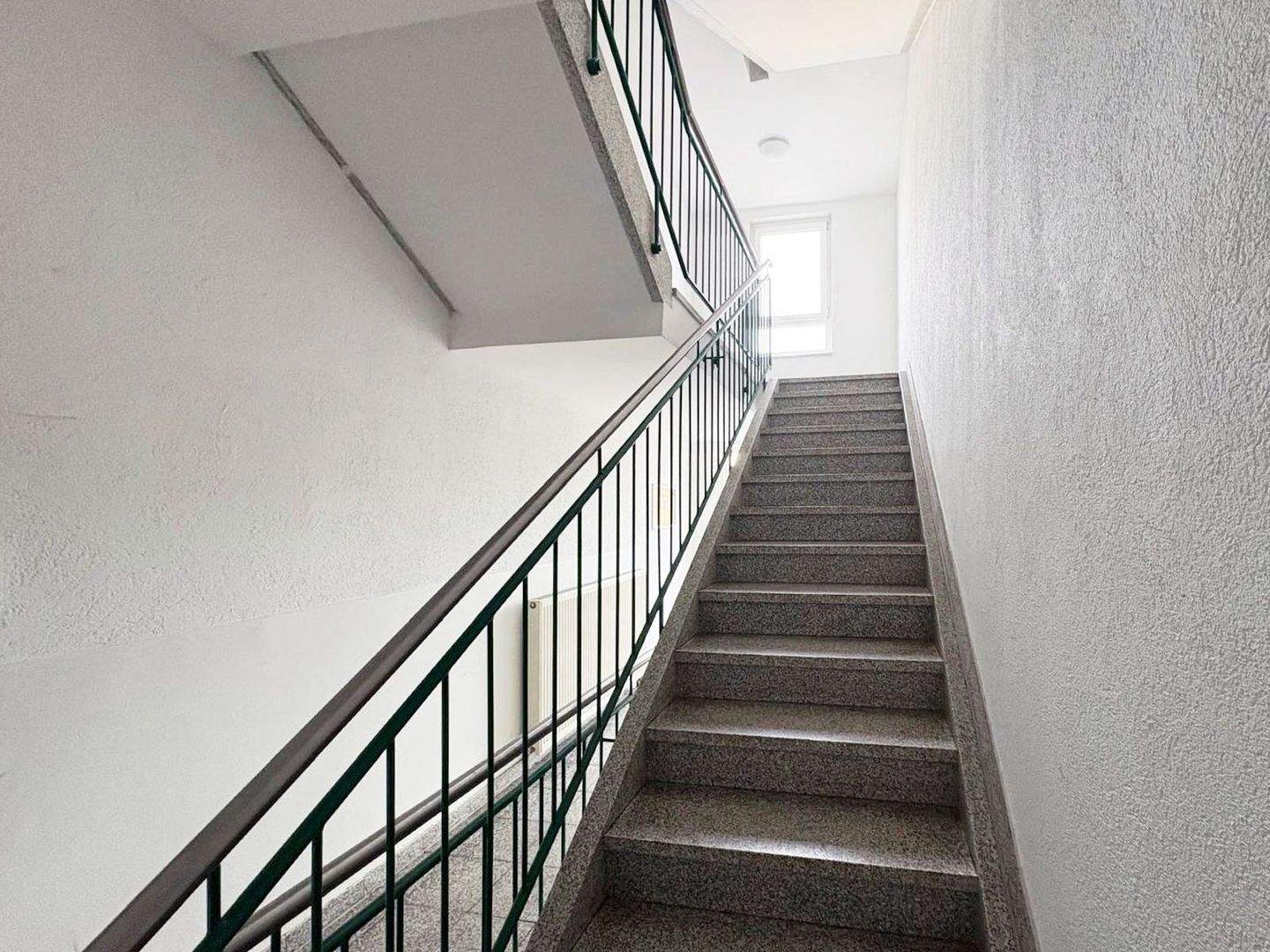 Attraktive Kapitalanlage: 2-Zimmer-Wohnung mit Aufzug & Mieteinnahmen – Dresden – Vorschaubild 2