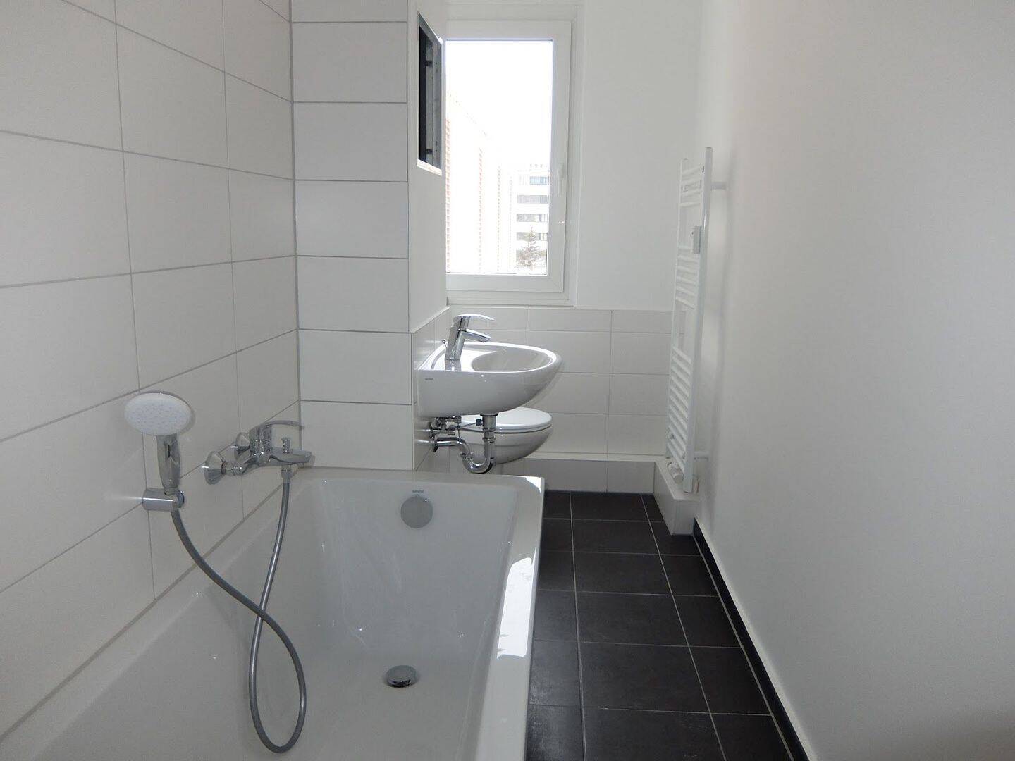 4-Zimmer-Wohnung mit großem Balkon und Dusche – Chemnitz – Vorschaubild 5
