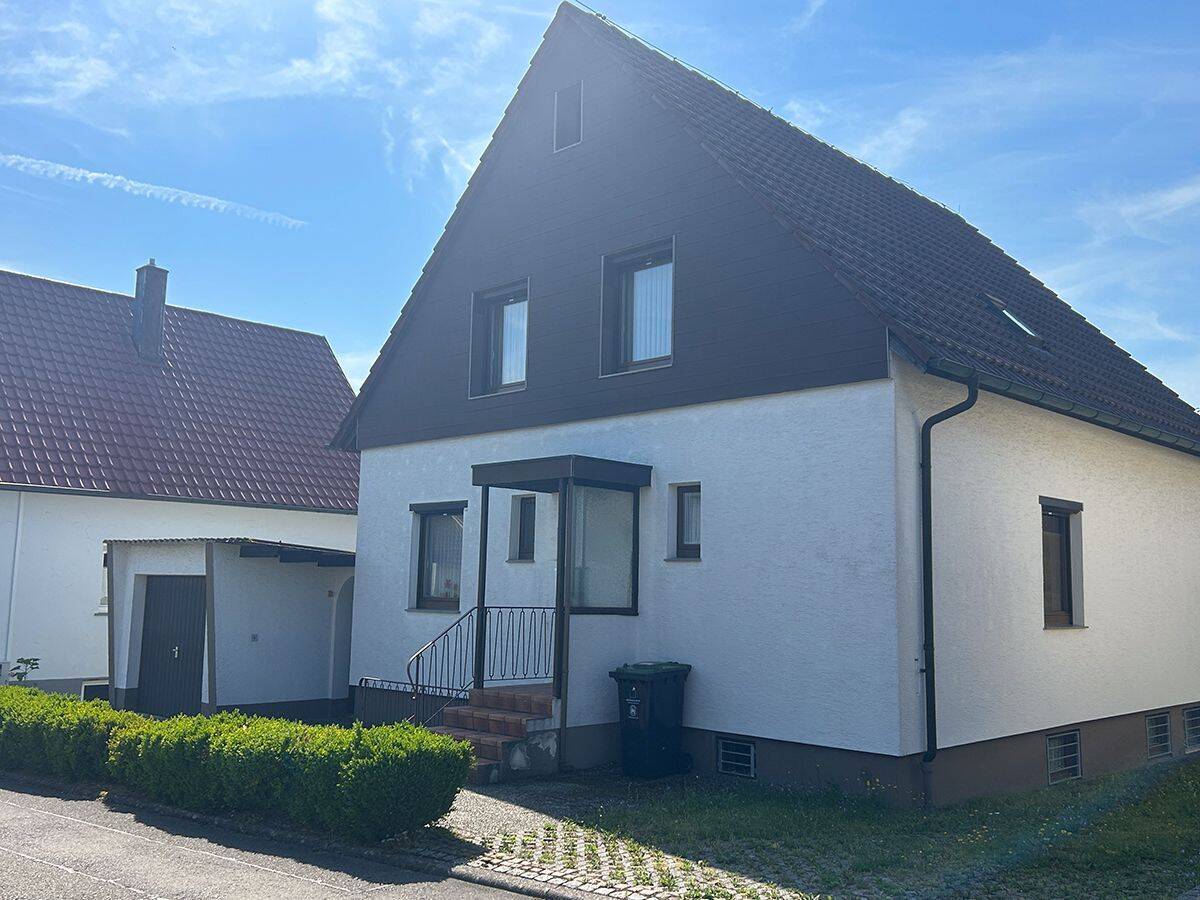 Nufringen: "Rarität, nicht nur für Autobastler" Einfamilienhaus mit Nebengebäude und Hebebühne! – Nufringen – Vorschaubild 3