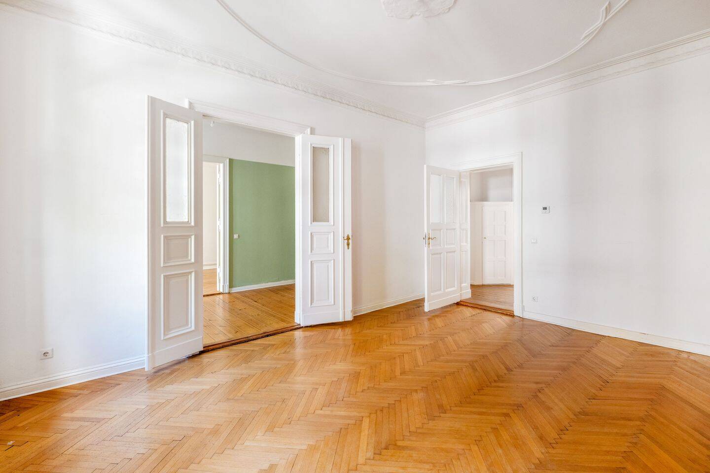 Zeitlose Altbaueleganz mit Loggia im Herzen Neuköllns – Berlin – Vorschaubild 4
