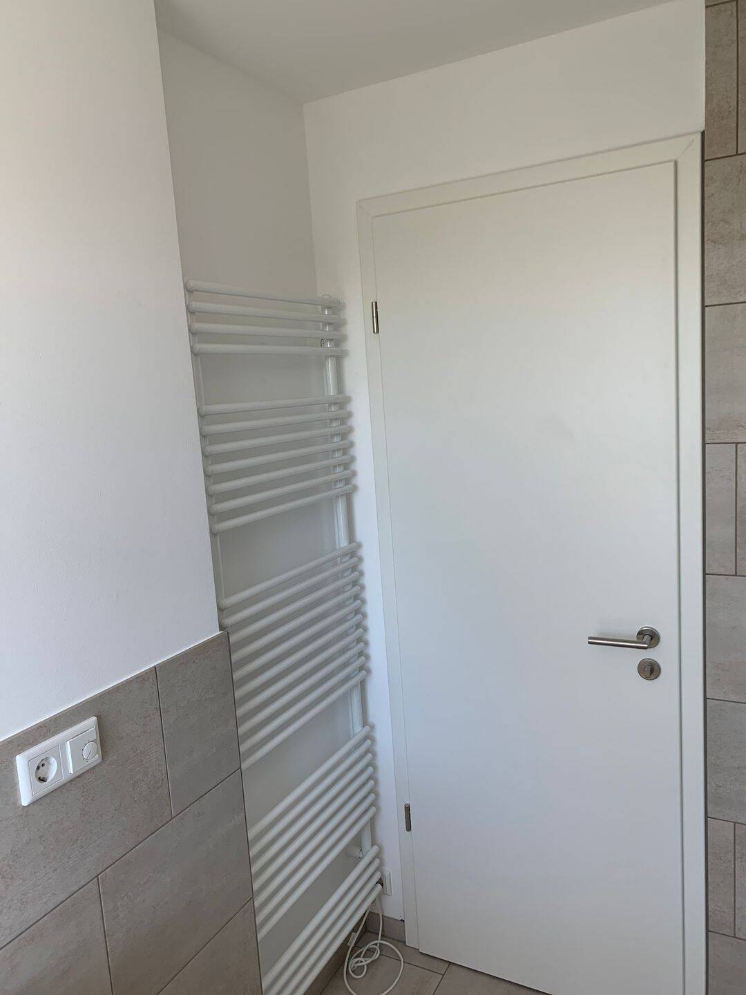 Schöne WE im DG mit niedrigem Energieverbrauch und Terrasse – Augsburg – Vorschaubild 8