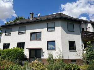 Große Vierzimmerwohnung mit Garage und Gartenanteil in Laubenheim