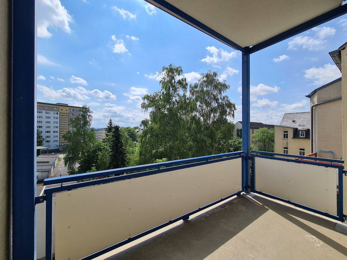 Klassisch, praktisch, einfach gut: renovierte Balkonwohnung im schönen Altbau – Chemnitz – Vorschaubild 3