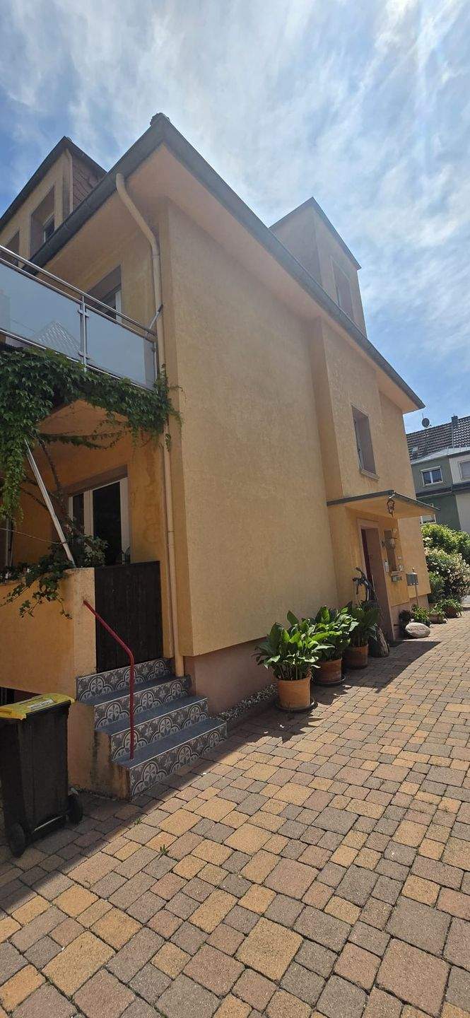 SB-Rodenhof: MFH mit 2 Wohnungen und Kosmetikinstitut (3. Wohnung) mit schönem Grundstück/Selbstnutzen mit Mieteinnahmen!!! – Saarbrücken – Vorschaubild 2