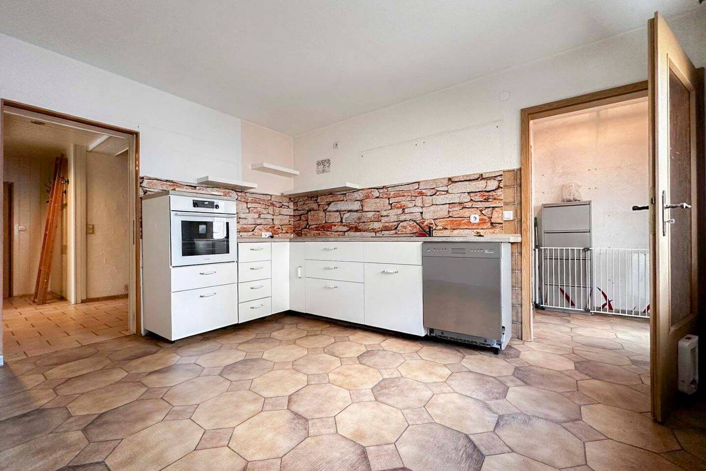 Raum für Ideen: Großzügiges Wohnhaus mit Garage, Hof und Scheune – Wilhermsdorf – Vorschaubild 2